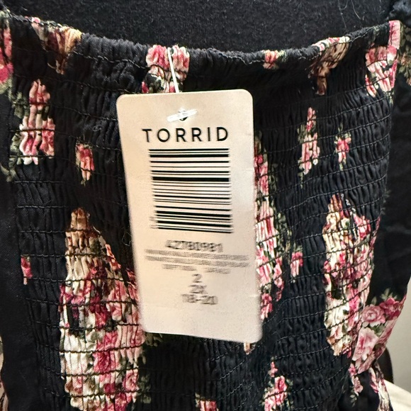 Torrid black dress eye hook clasps pink floral print twirl skirt NWT size 2 - Picture 5 of 6
